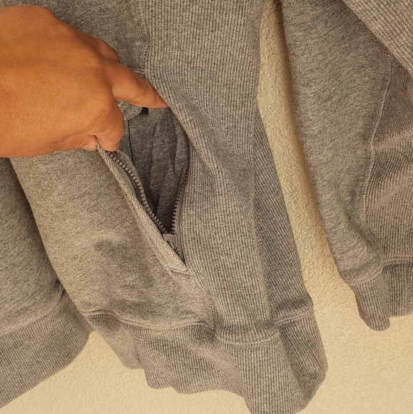 Duluth Grey Pullover With Zipper Pockets Size M - Picture 7 of 8